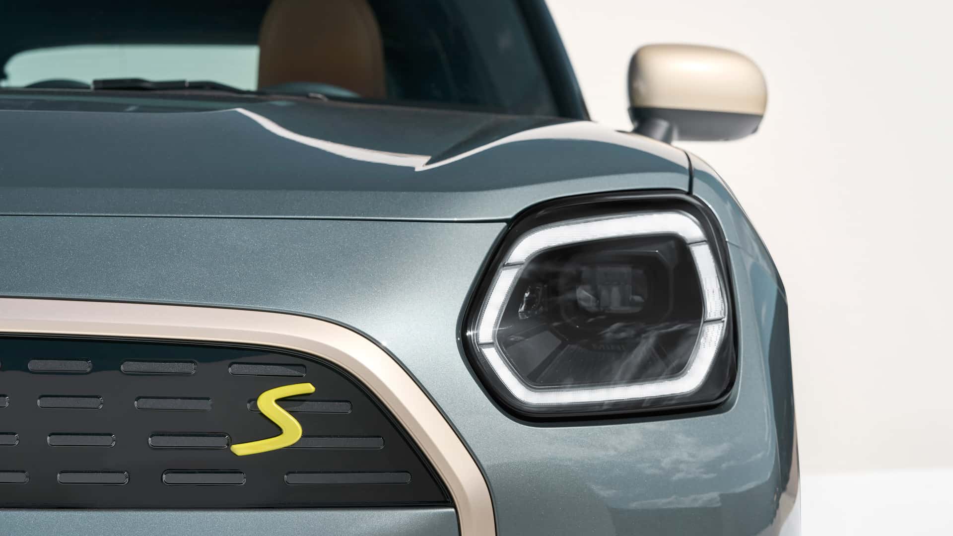 https://cdn.motor1.com/images/mgl/qkZzBg/s1/mini-countryman-se-all4-2024.jpg