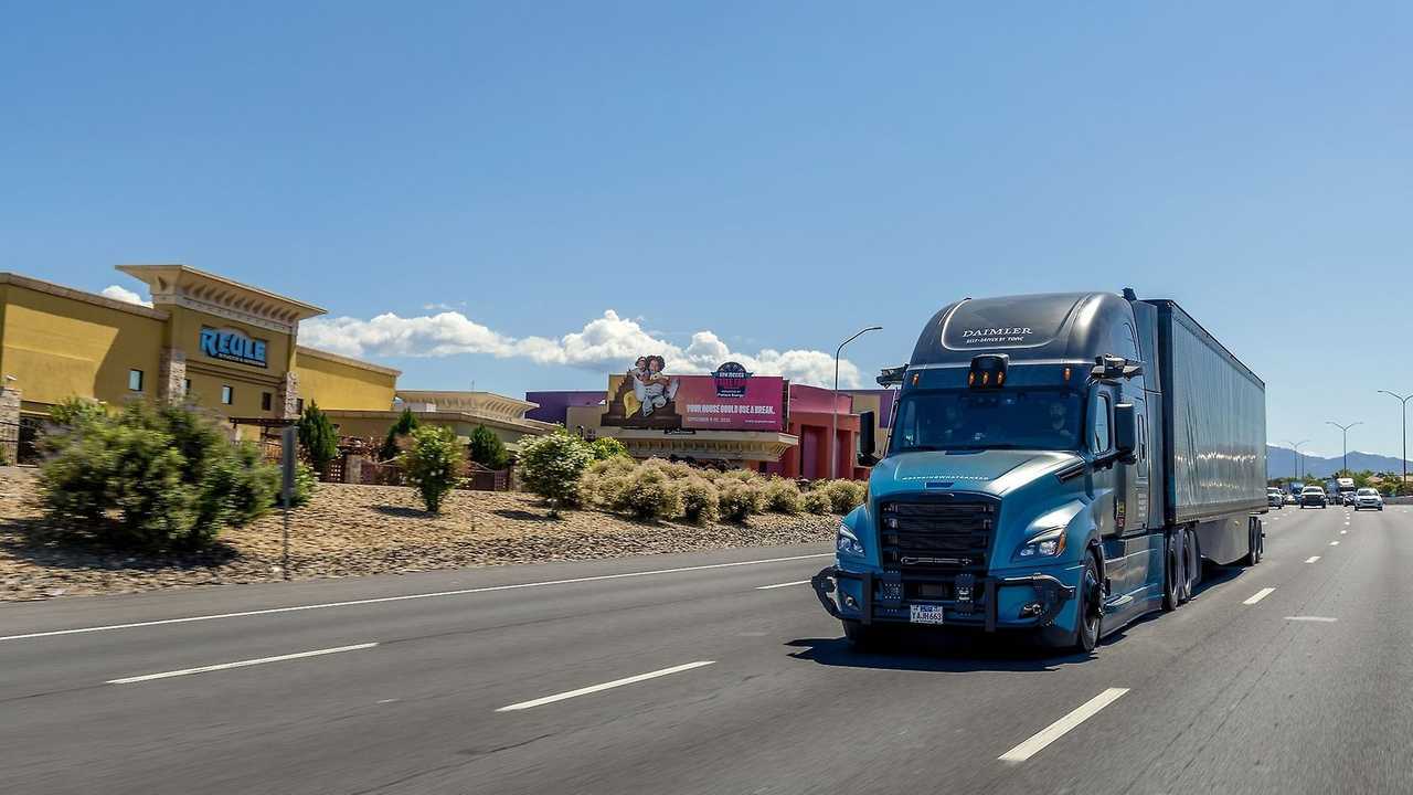 truck-automated-driving-03-w1920xh1080-cutout