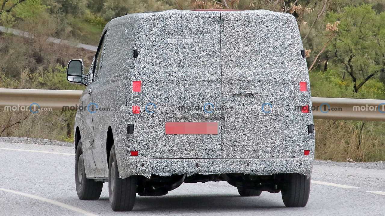 Nuove foto spia Ford Transit Custom