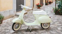 Garage Italia Vespa 50 Special-e - Front Left Angle View