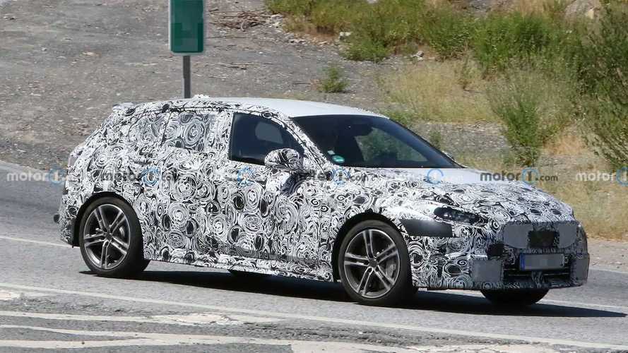 BMW 1er mit Facelift im M135i-Trimm und vier Endrohren erwischt