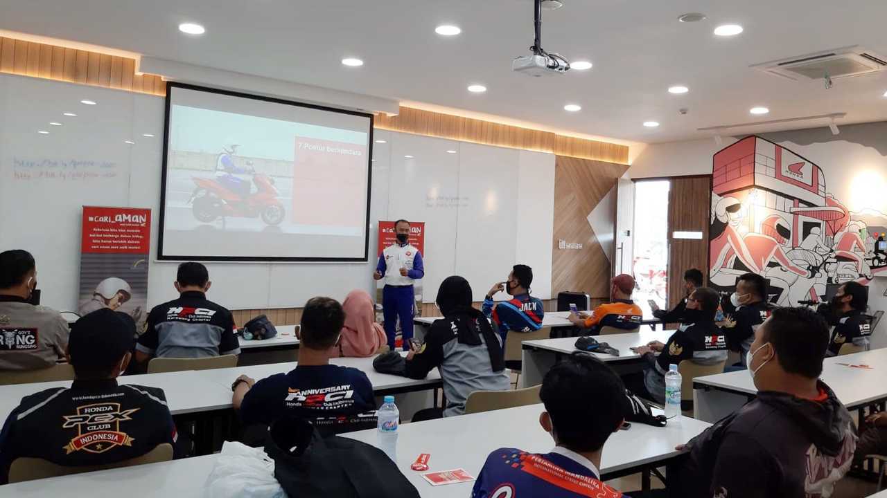 Pelatihan Safety Riding