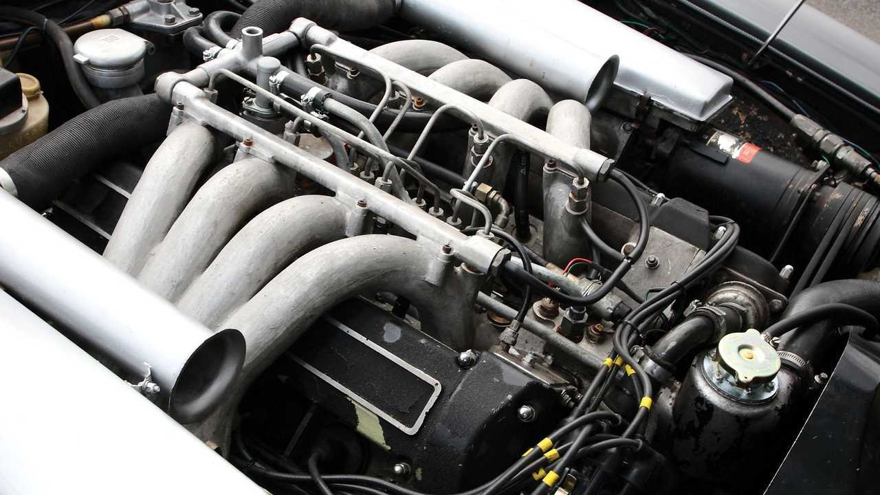 Aston Martin DBS V8, il motore