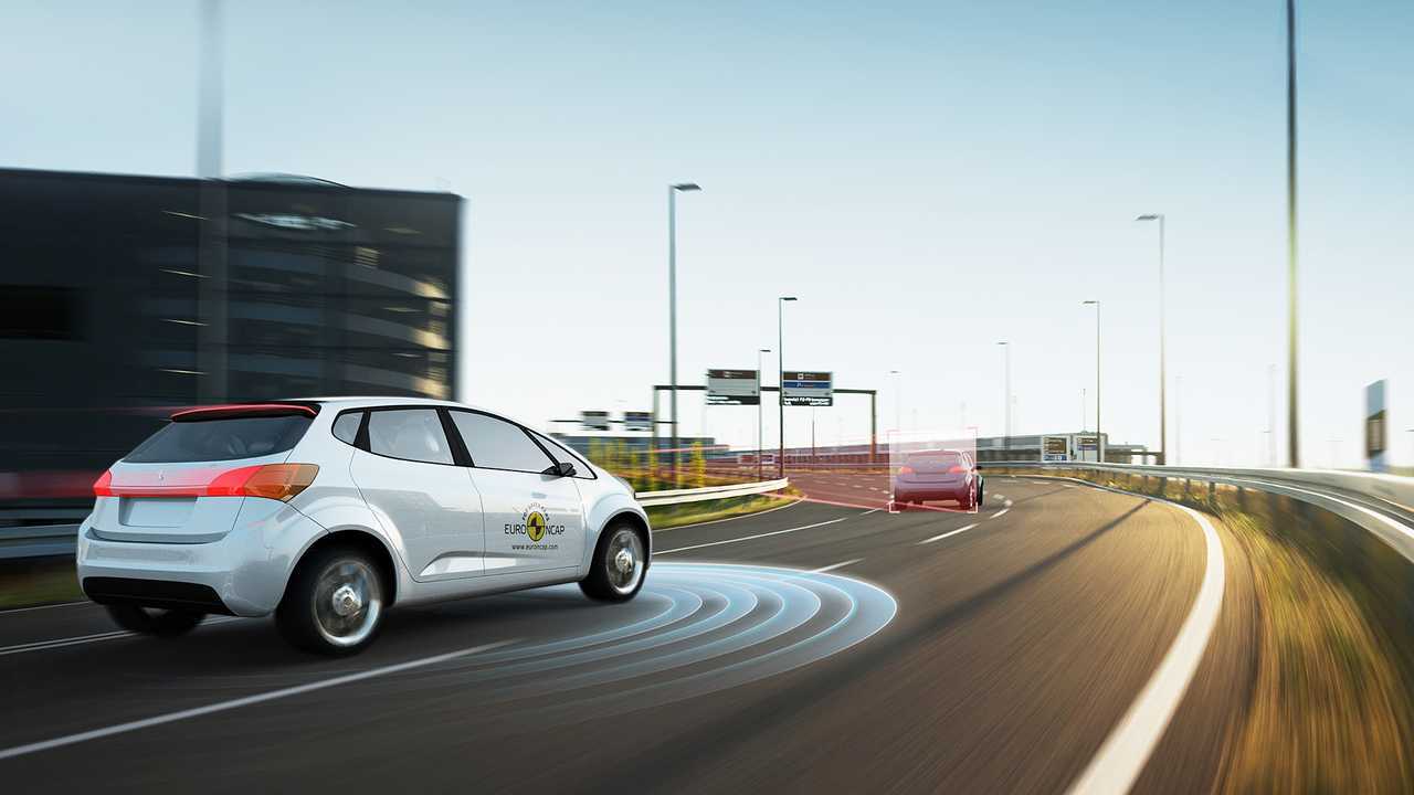 Assistenza alla guida in autostrada, i test Euro NCAP