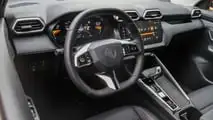 MG ZS 2024, gli interni