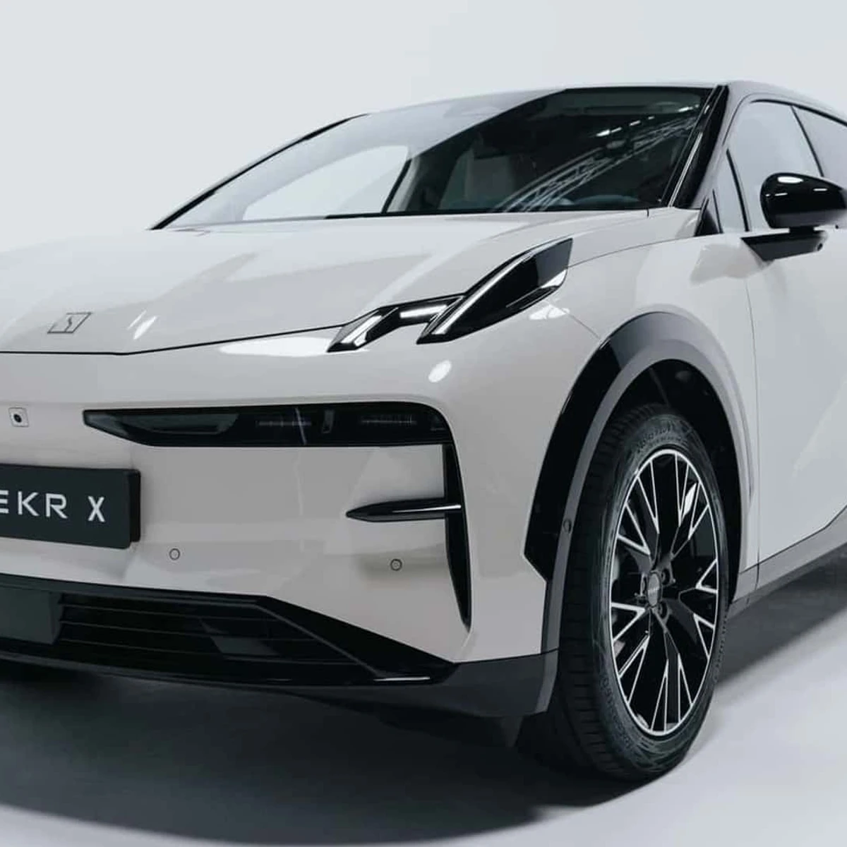 Em breve no Brasil, Zeekr X ganha versão acessível de R$ 110 mil