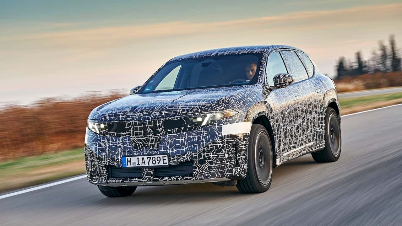 BMW iX3 2026 mira liderança em autonomia para desafiar a Tesla