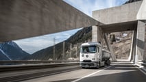 Mercedes-Brennstoffzellen-Laster bei der Erprobung in den Schweizer Bergen