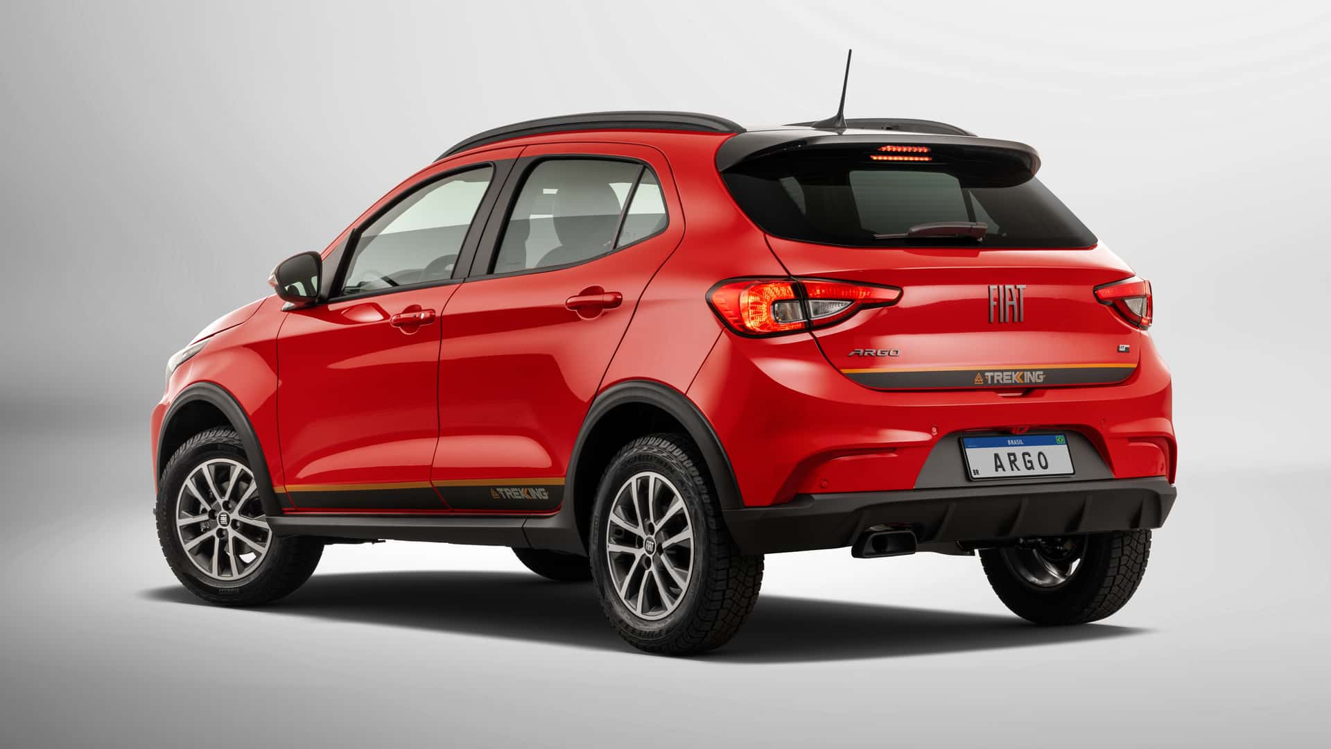 Fiat Argo Trekking com motor 1.3 e câmbio manual volta ao mercado por R ...