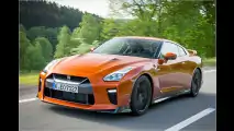 Schnelles Auto plus edle Uhr