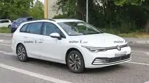 Nuova Volkswagen Golf Variant, le prime foto spia
