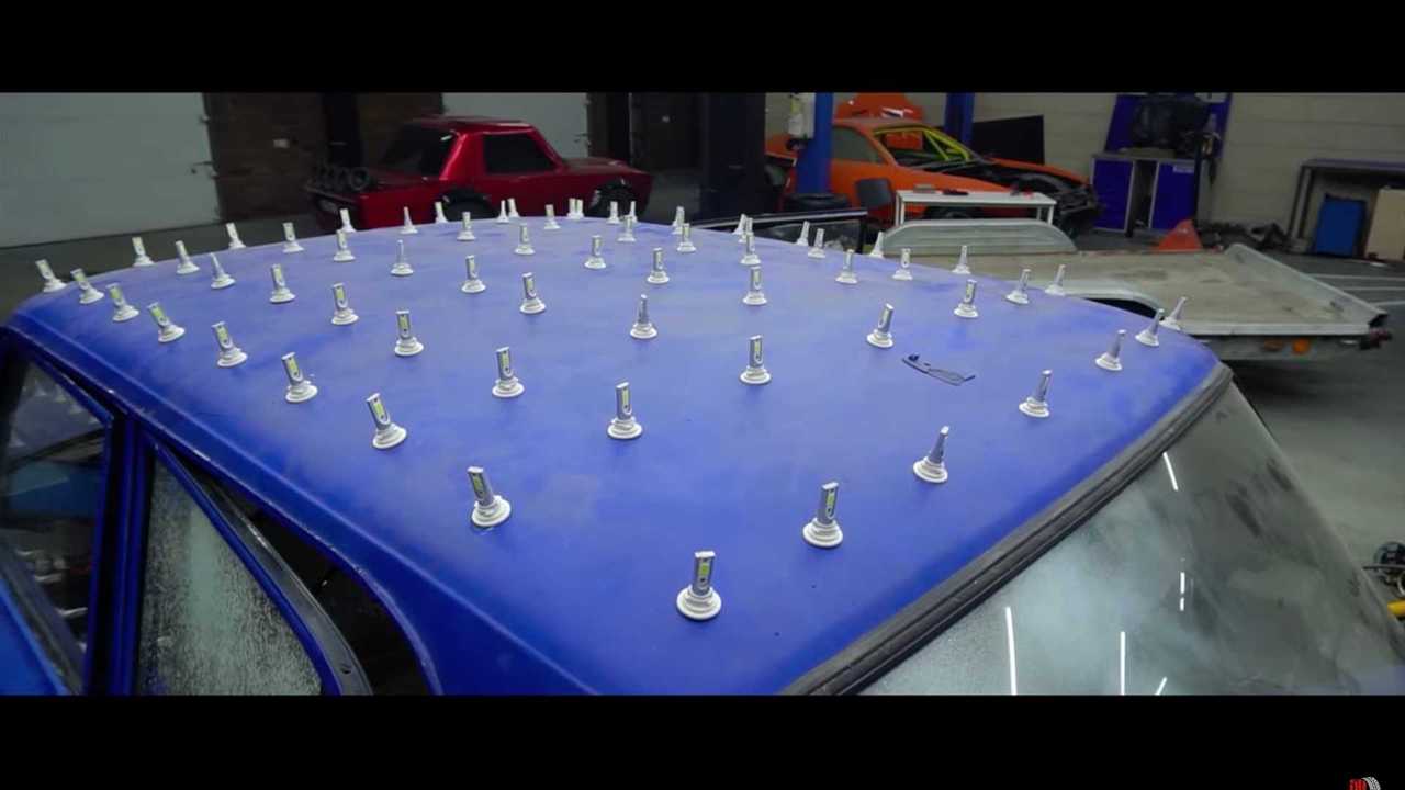 Lada con 300 bombillas de Garage 54