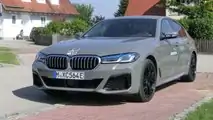 BMW 545e xDrive (2020): Das Testauto in einer Fahrpause