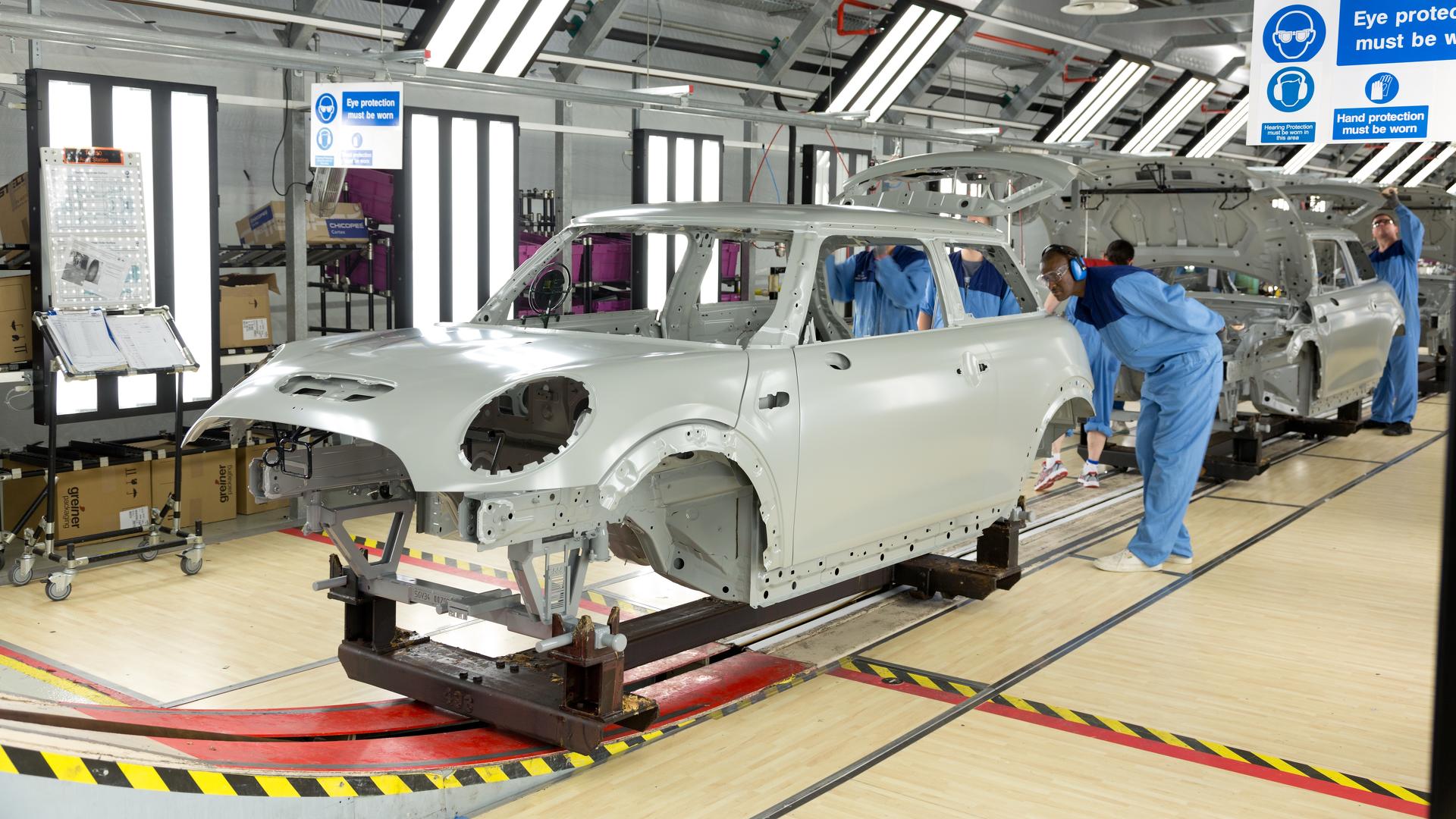 Bmw Will Start Flying Parts Into The Uk As Post Brexit Contingency