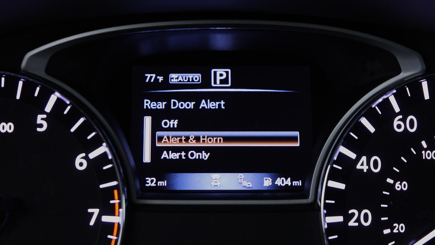 Nissan Pathfinder sistema de alerta de puertas traseras