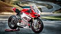 Mighty Duc: Riding Huntley Nash's Panigale Superbike