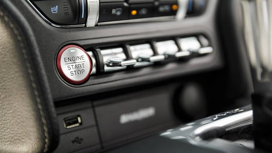 Comparativo - Ford Mustang GT vs. Chevrolet Camaro SS