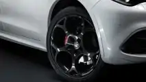 2021 Alfa Romeo Stelvio Ti (exterior)
