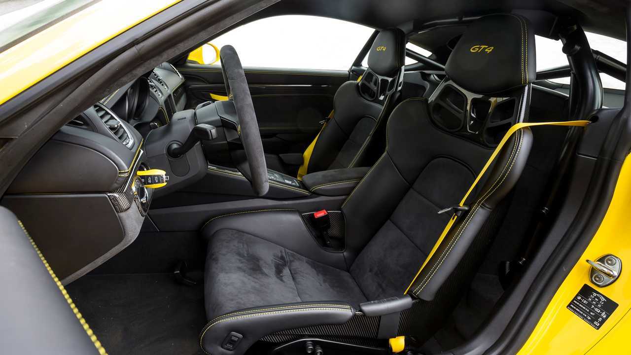 Опционные сиденья Porsche 718 Cayman GT4