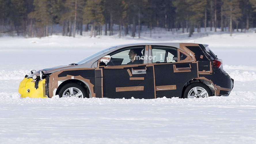 2019 Toyota Auris spy photo