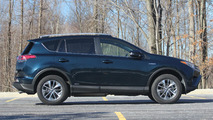 2017 Toyota RAV4 Hybrid: Review