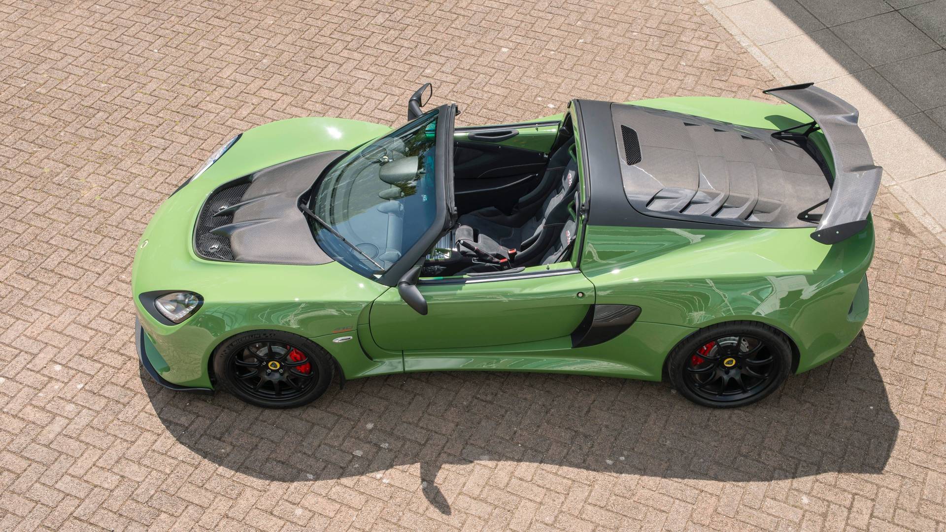 Lotus машина производитель