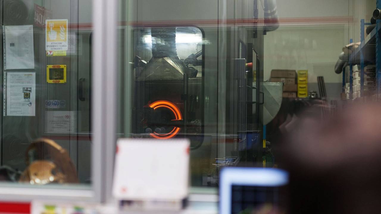 İtalya'daki Brembo Fabrikasında Kısa Bir Gezinti