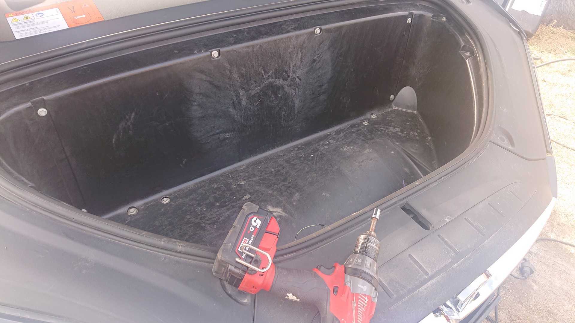 Engine Heater Helps Extend Tesla Model X Range In Sweden