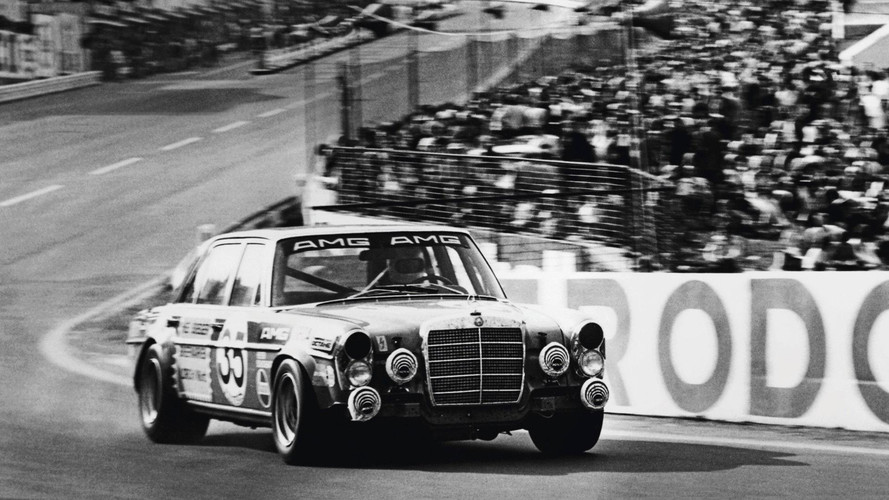 MERCEDES-BENZ 300 SEL 6.8 AMG RED PIG