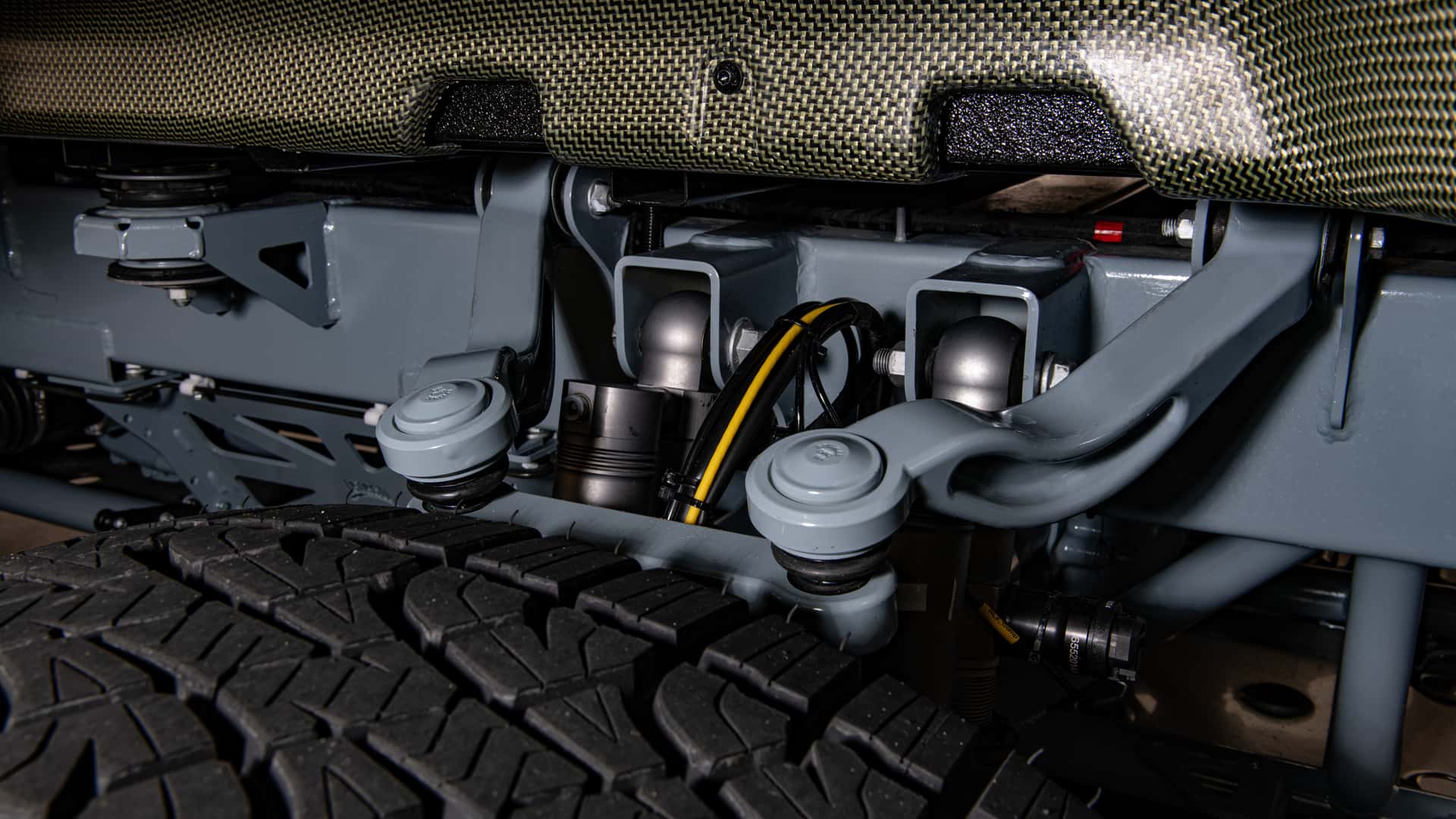brabus-xlp-900-6x6-superblack-m-amg-g-63_studio-3.jpg
