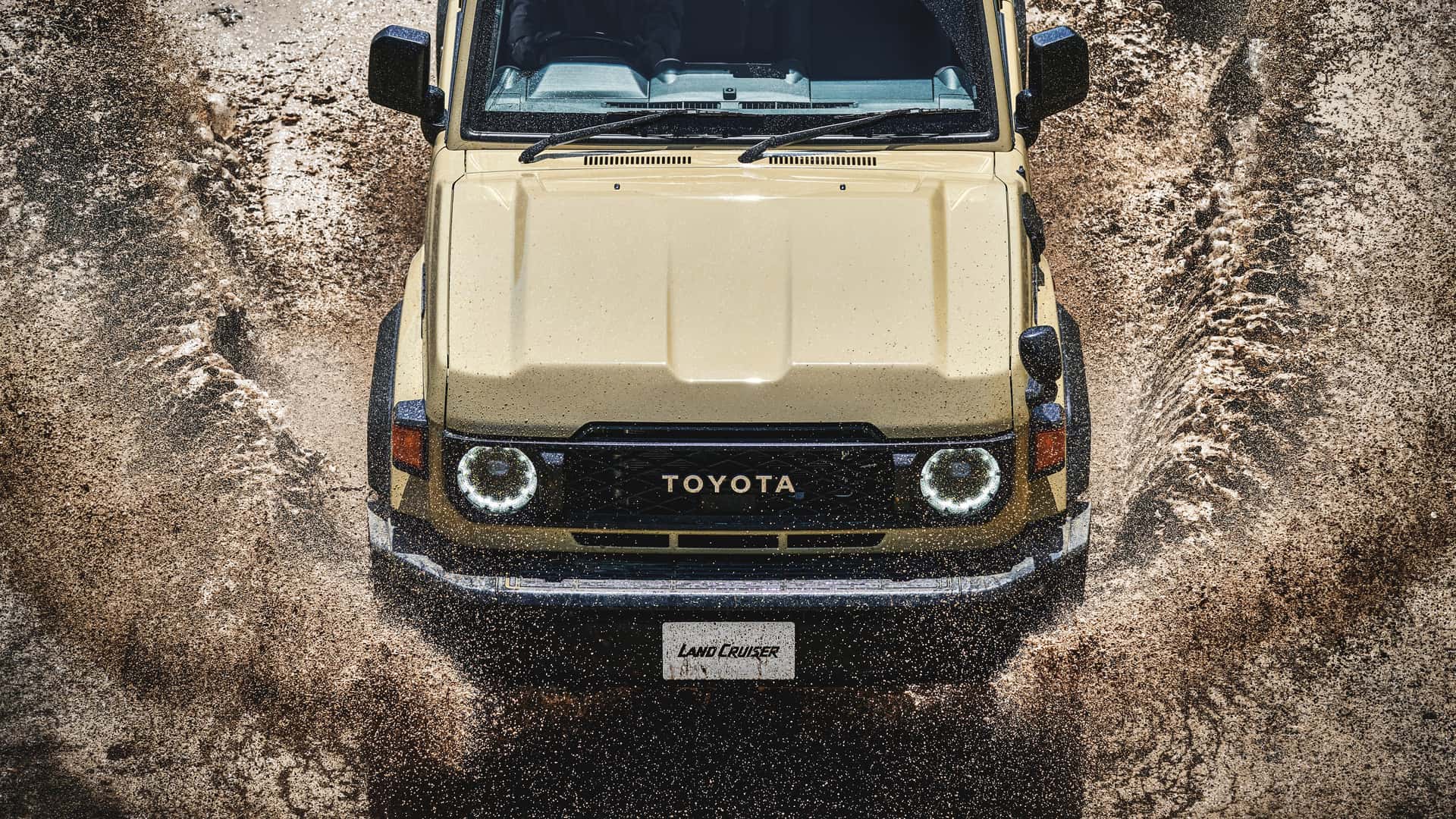 https://cdn.motor1.com/images/mgl/rK49zV/s1/2024-toyota-land-cruiser-70-series-jdm.jpg