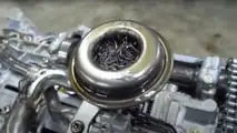 démontage du moteur Jaguar V6 après un remplissage excessif d'huile 2