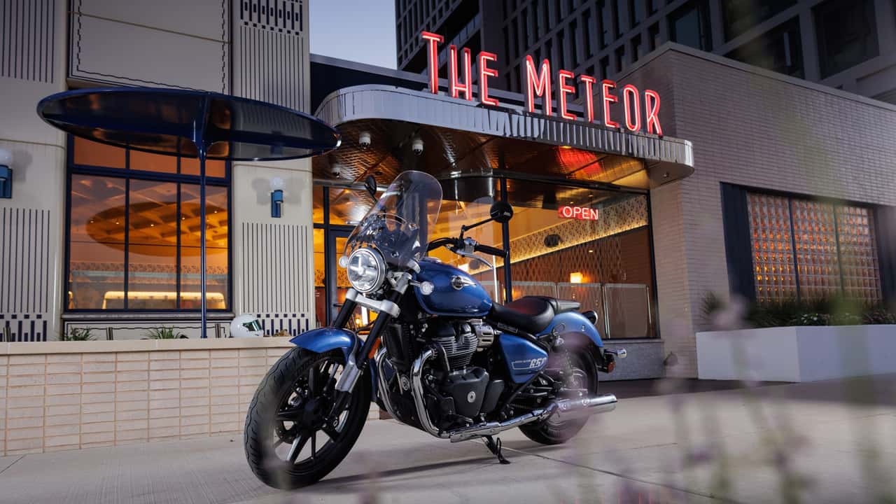 2023 Royal Enfield Super Meteor 650 - Parked 6