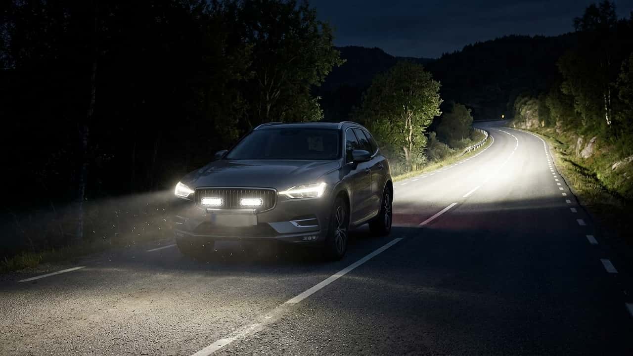 Quante luci aggiuntive posso montare sulla mia auto?