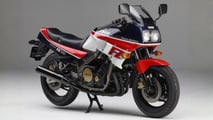 The FZR750 made use of Yamaha's Genesis cylinder head technology. 