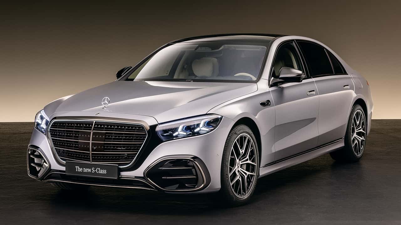 https://cdn.motor1.com/images/mgl/rK7QO6/s3/mercedes-classe-s-2026.jpg