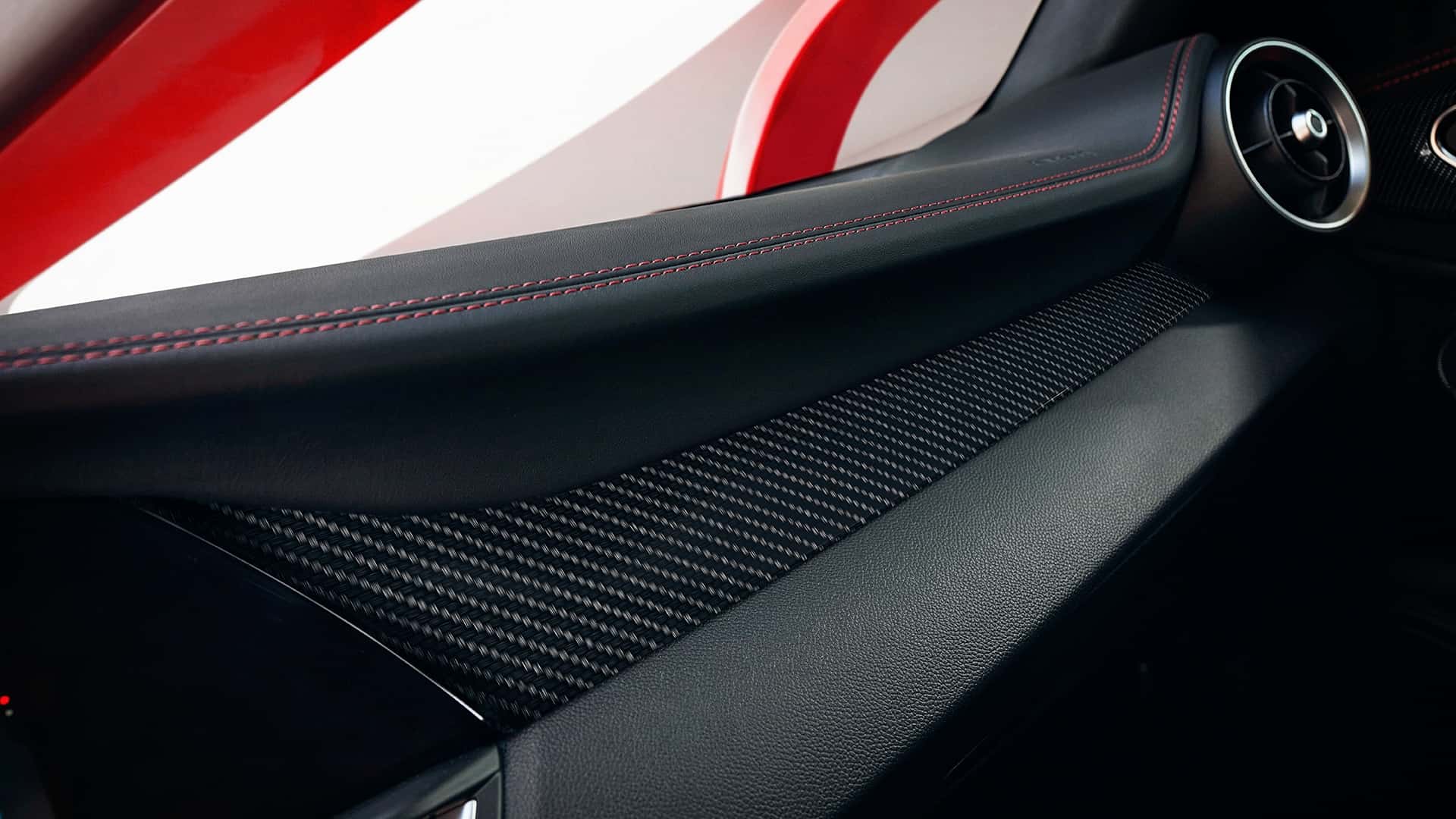 https://cdn.motor1.com/images/mgl/rKJ2Z9/s1/alfa-romeo-giulia-pack-performance-2026.jpg