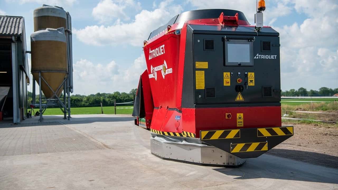 Trioliet Triomatic WB 2-300: robot stalla con batterie al litio e doppia coclea gestisce fino a 400 UBA con consumo inferiore a 0,15 kWh per capo