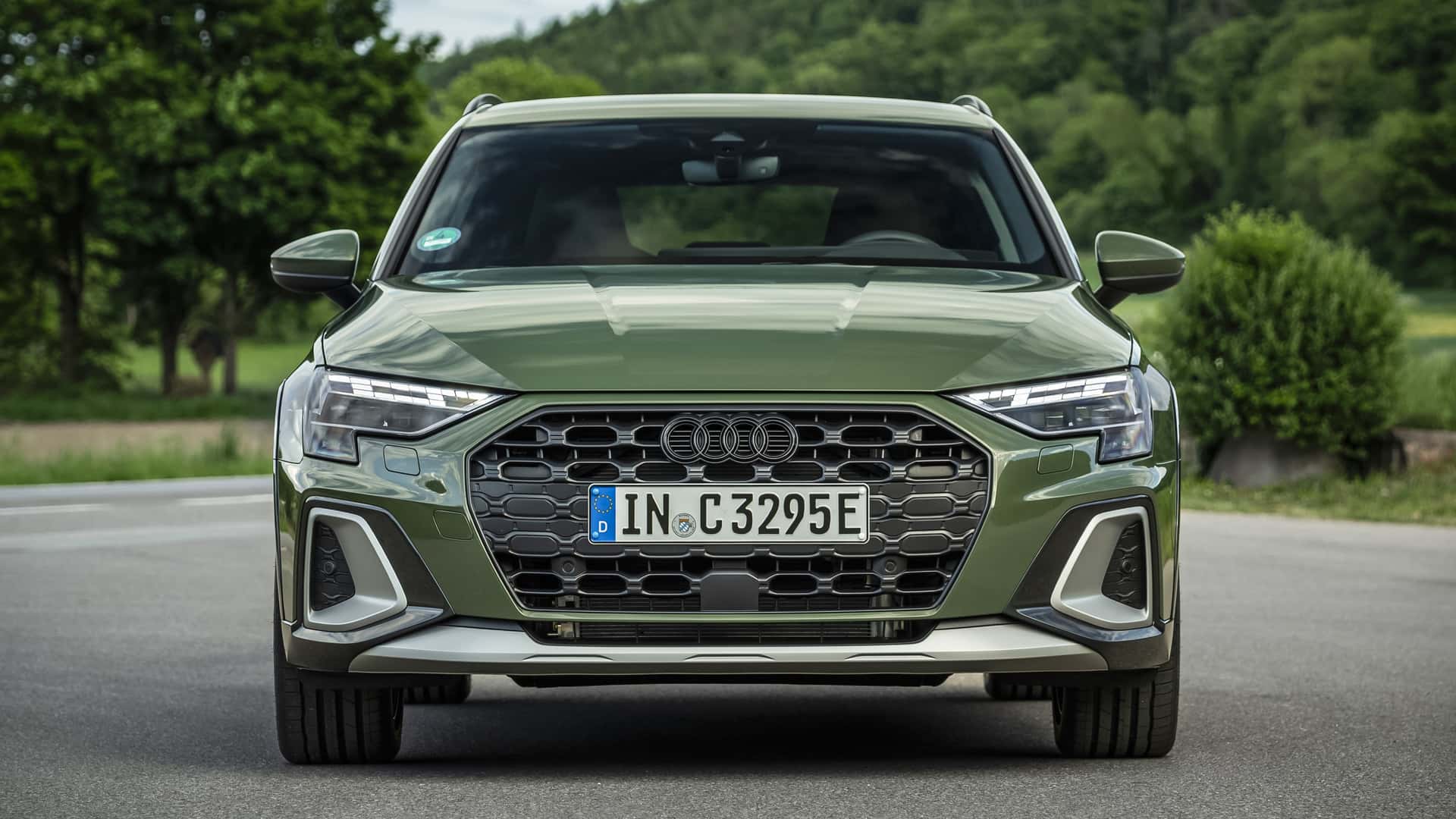 https://cdn.motor1.com/images/mgl/rKJWQX/s1/audi-a3-allstreet-e-hybrid-2026.jpg