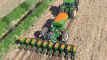 Amazone lancia la Precea 7500-TCC, seminatrice di precisione trainata da 7,5 metri con sistema FertiSpot che riduce il concime fino al 25%