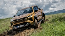 Toyota Hilux (2026) Ibrido 48V Invincible