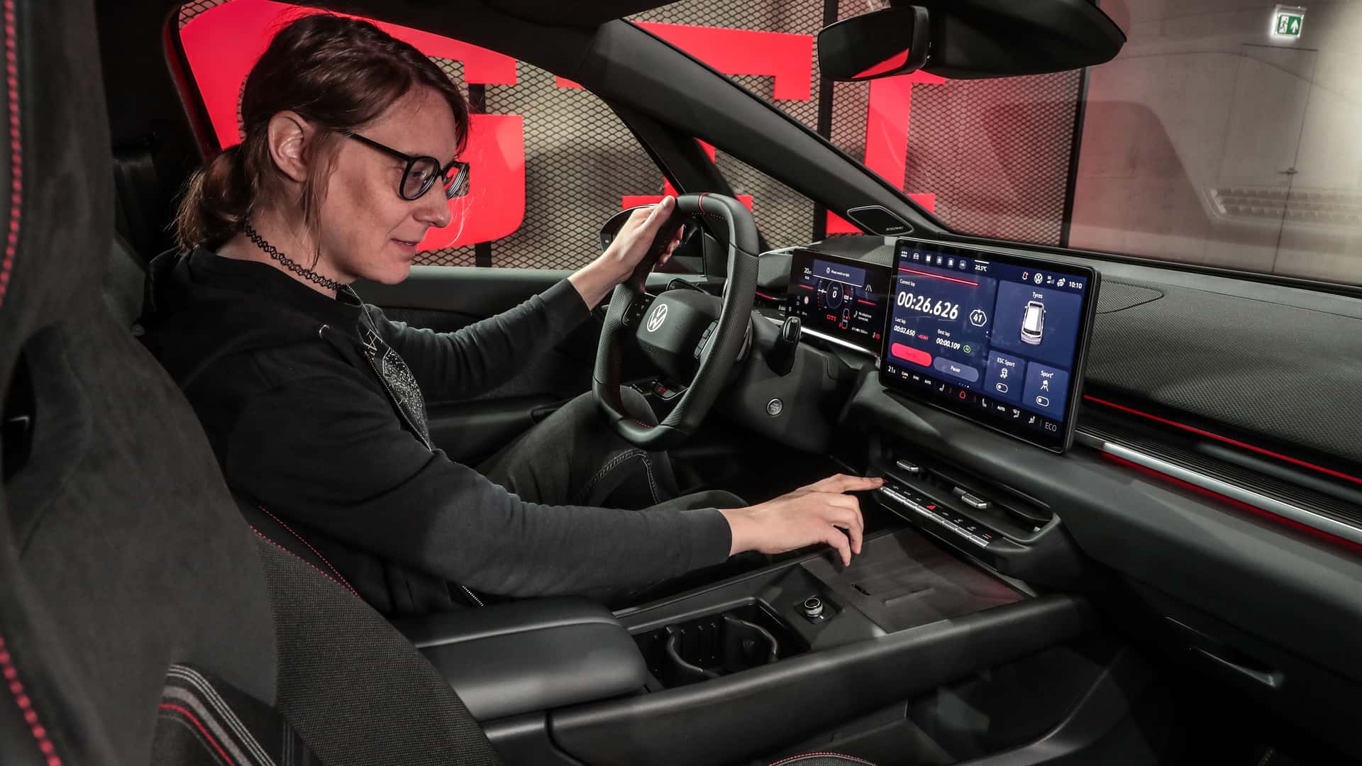 Передняя панель Volkswagen ID.3 GTI с экраном 12,9 дюйма