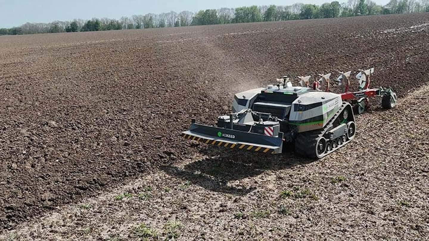Record di aratura autonoma con il robot AgBot AgXeed