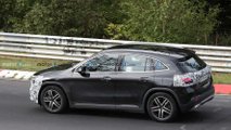 Makyajlı Mercedes-Benz GLA Casus Fotoğrafları