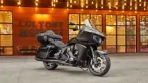 2023 Indian Pursuit Elite - Front Right Angle View Outside