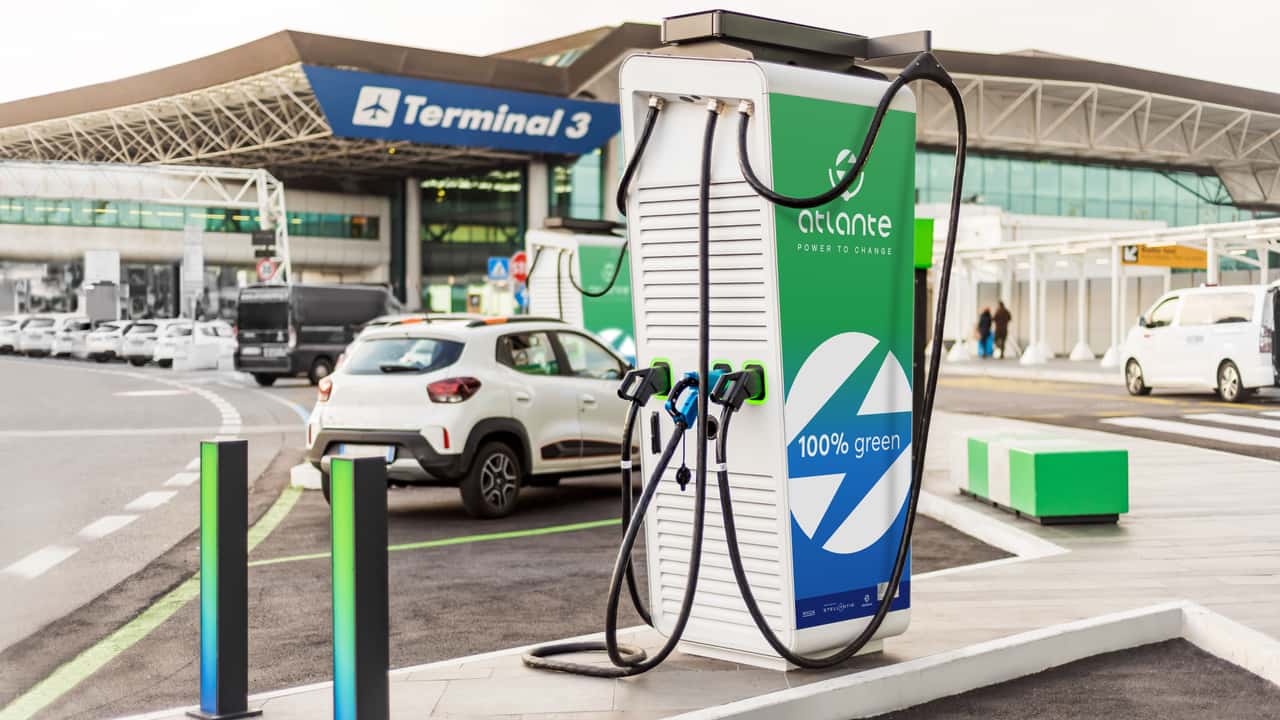 All'Aeroporto di Torino arrivano 19 stalli di ricarica