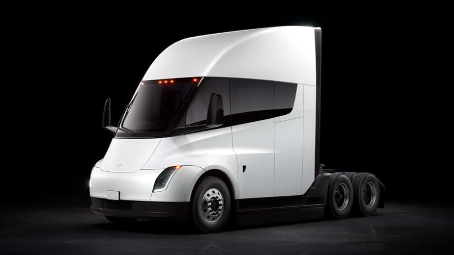 Stavolta ci siamo: il Tesla Semi arriva nel 2026 