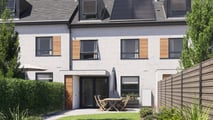 Tesla-Powerwall 3 an einem Haus in der Großstadt