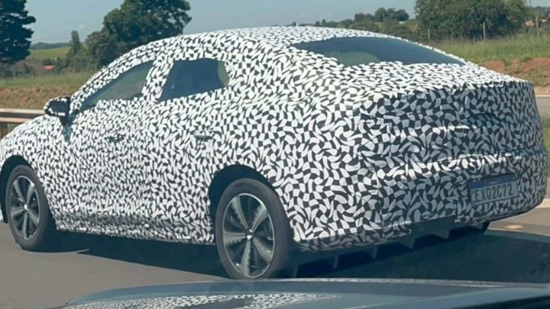 Flagra: BYD King vai brigar com Toyota Corolla no Brasil ainda em 2024