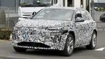 Photo d'espion avec vue de face de l'Audi RS Q6 E-Tron